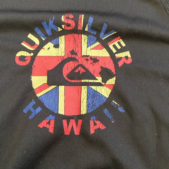 Boys Black Quiksilver Rashguard Size 5 - Picture 2 of 2